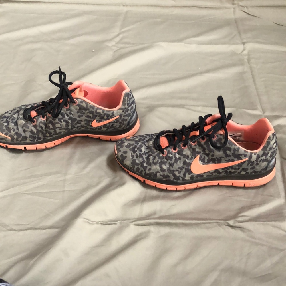 Running Shoes - Picture 3 of 4